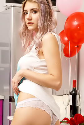 /Lady Jay Playful hottie caresses herself with rose petals