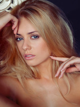 Jennifer Mackay In Lelie photo 11