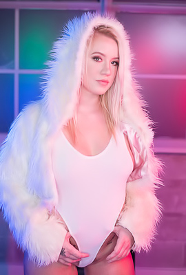 Good Fuck With Blonde Pornstar Bailey Brooke
