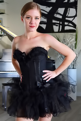 Sexy Chick FTV Dakota Play On Piano