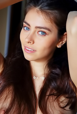 Nude Brunette Angel Foxy Alissa