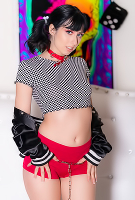 Daphne Dare Opens Her Mouth Wide For Intense Throat Fucking