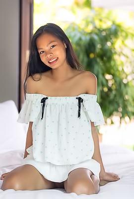 Po Share Her Naked Beauty With You For The First Time