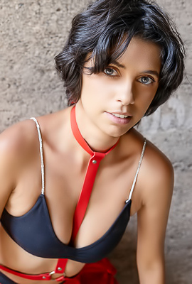 Kensi Bold Solo Show In Leather, Spreading Legs For Sizzling Outdoor Masturbation